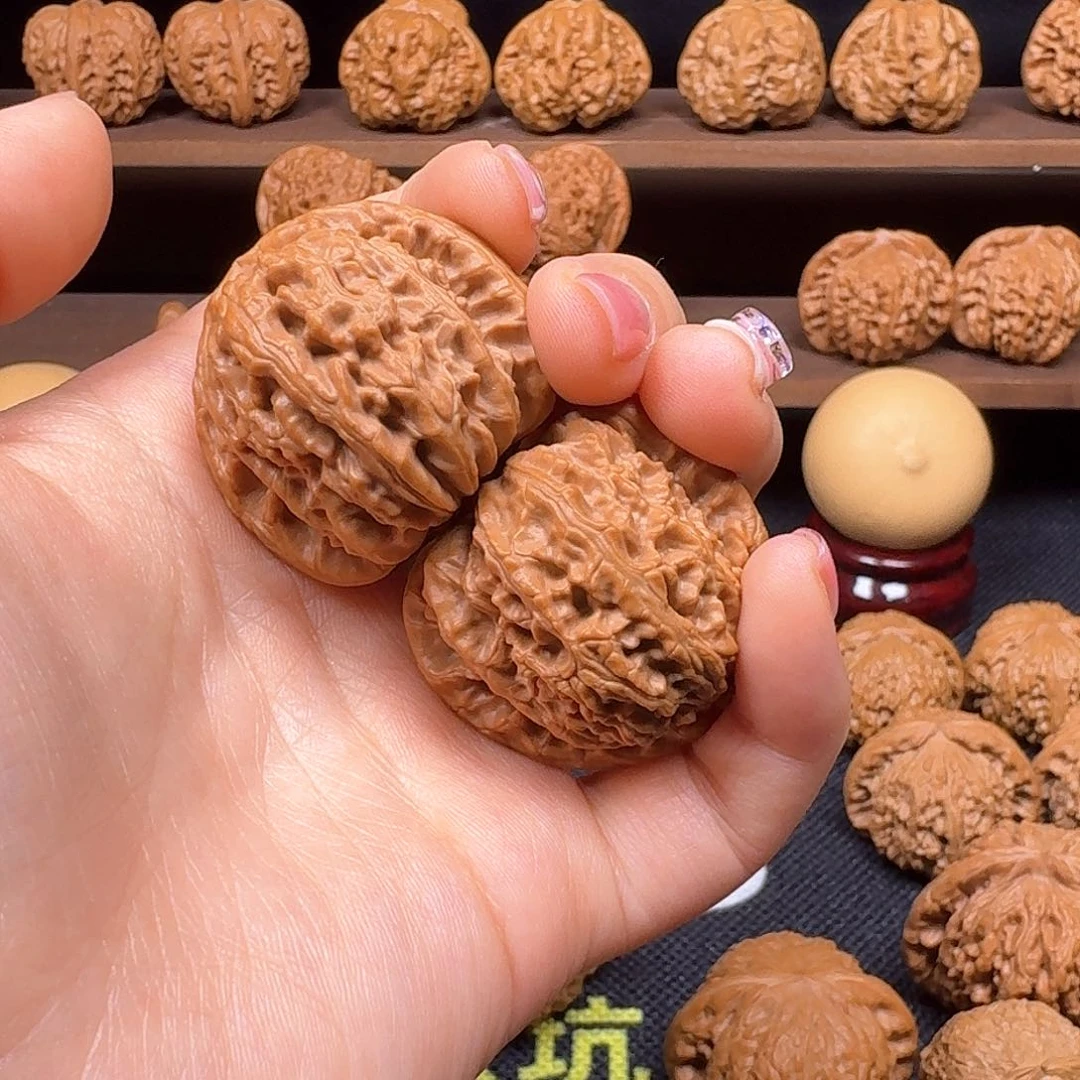 文玩核桃吊坠L****937三角白