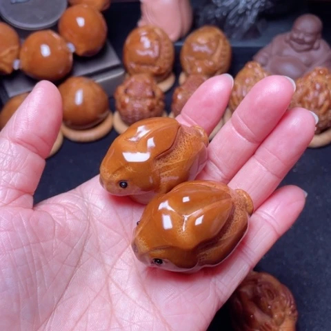 【闪购商品】手串/手链橄榄核32兔子手球