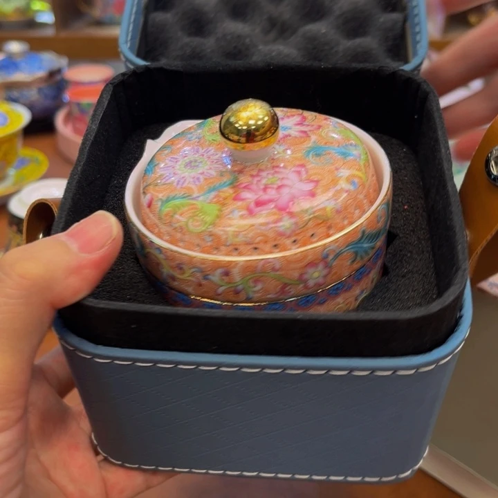 瓷片花花绿绿都有你的影子在