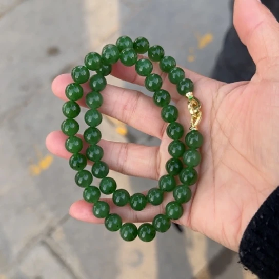 和田玉颈饰未镶嵌佩*妈卡10小点