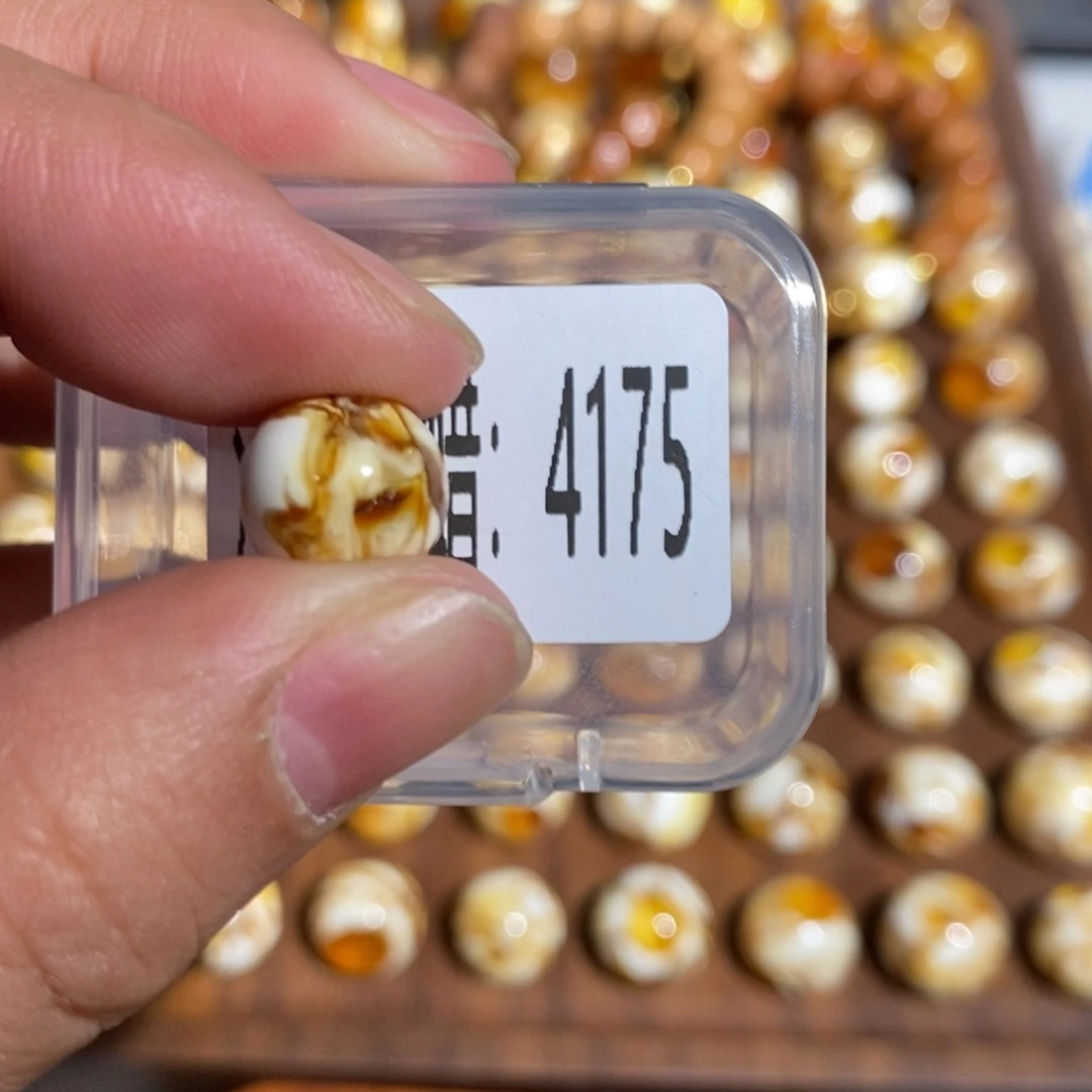 蜜蜡未镶嵌珠宝奇石4175