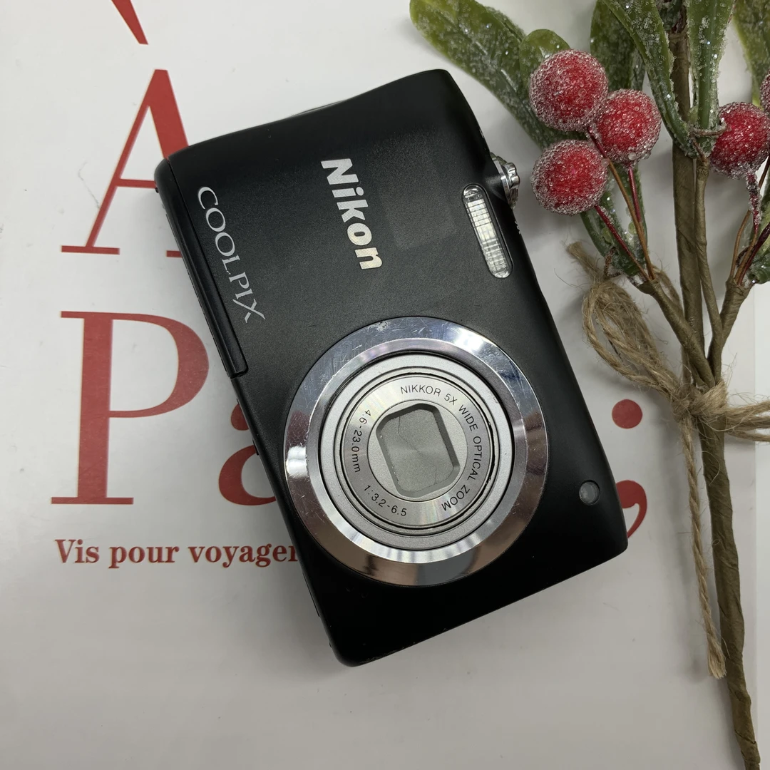 95新 Nikon/尼康 A100 2005万像素 5倍光学变焦（no退no换）