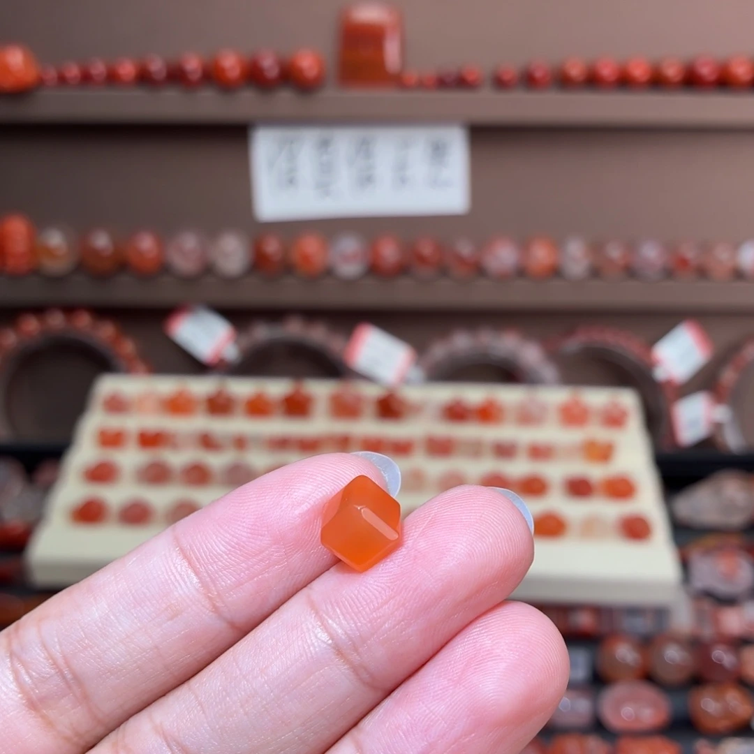 南红玛瑙未镶嵌川料方糖7+