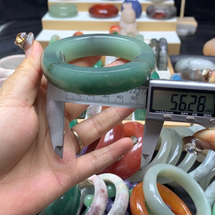 未镶嵌手镯石英质玉