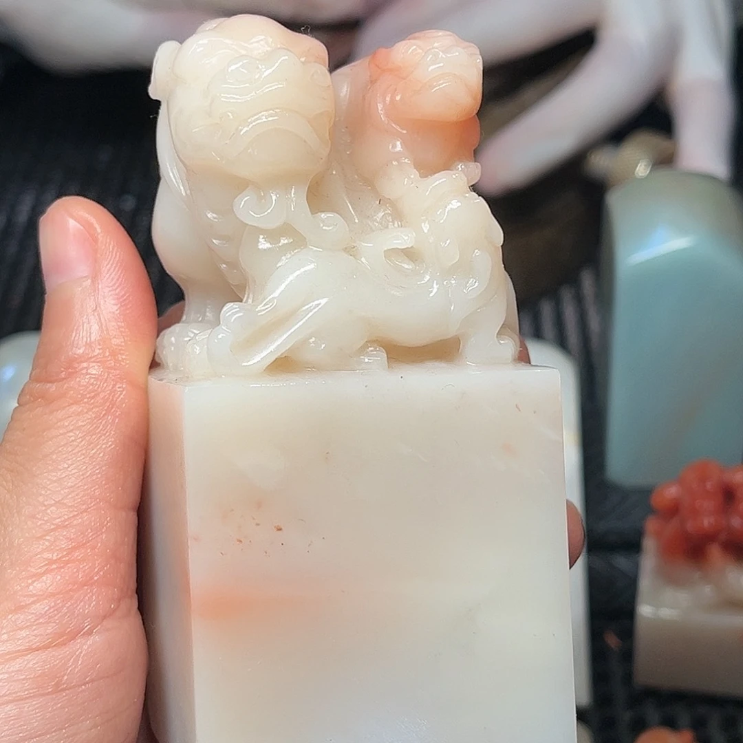 寿山石印石这种现象很明显