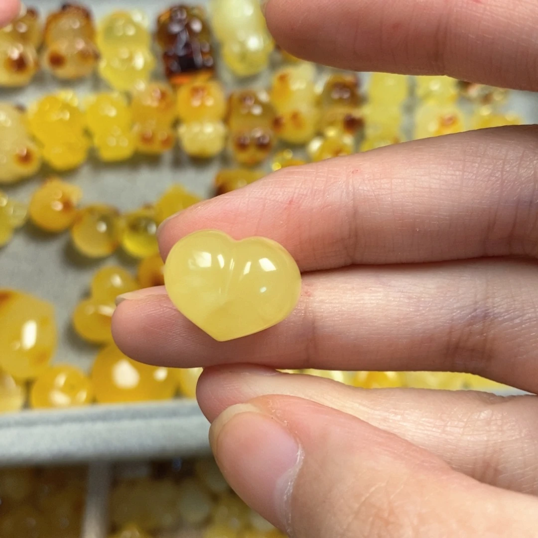 未镶嵌颈饰琥珀屁桃