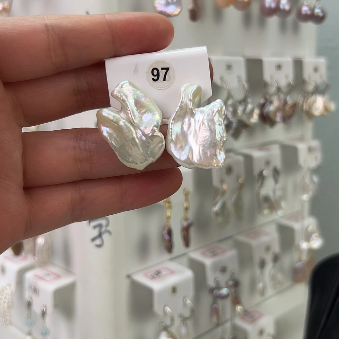 芒***丁非金属巴洛克花瓣耳饰