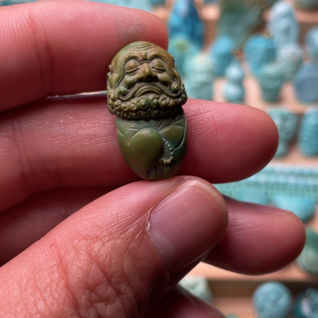 飞***翔绿松石未镶嵌颈饰
