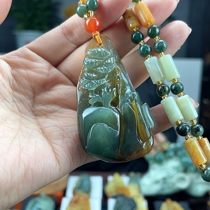 蛇纹石玉颈饰未镶嵌