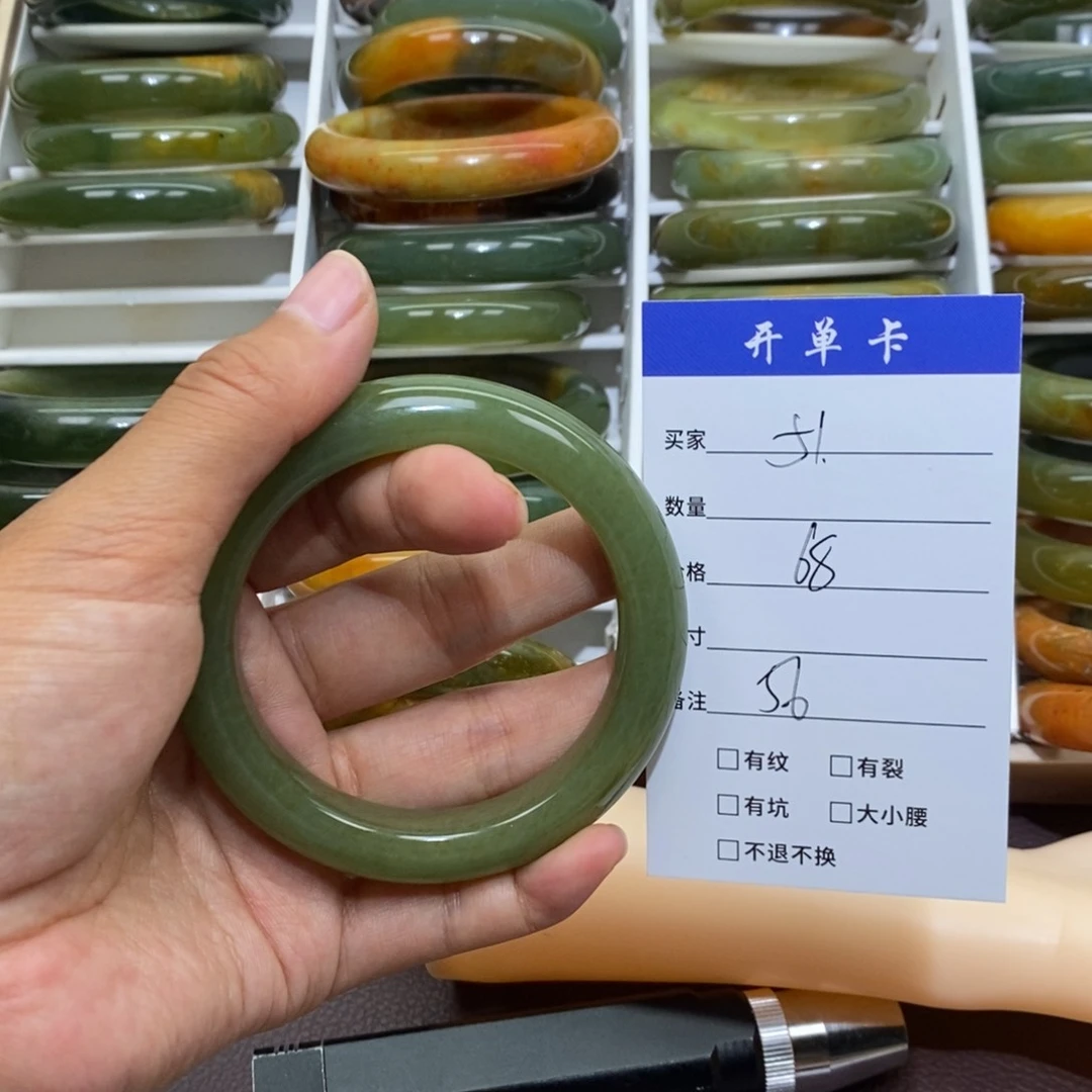 蛇纹石玉未镶嵌手镯怦***?