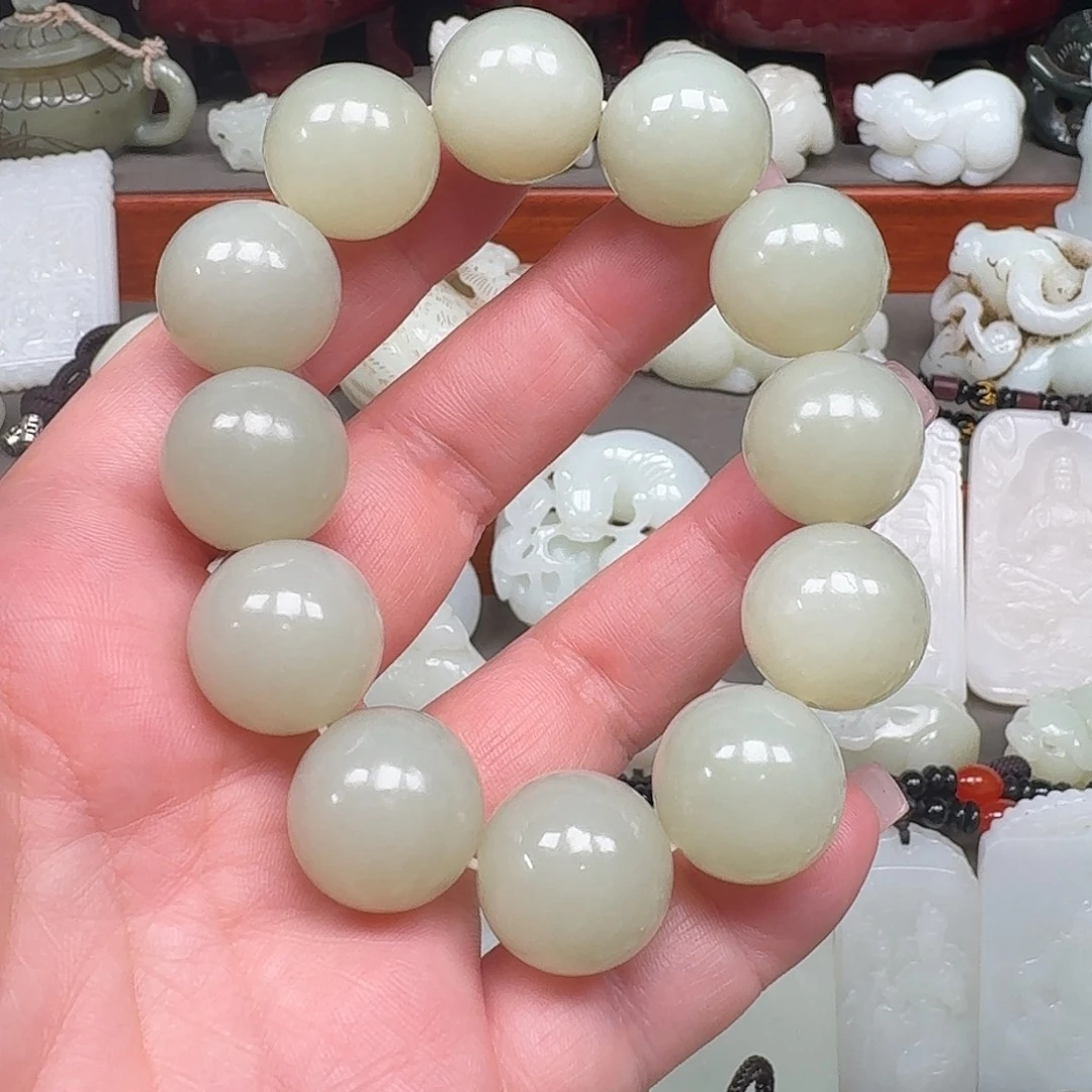 和田玉未镶嵌把件