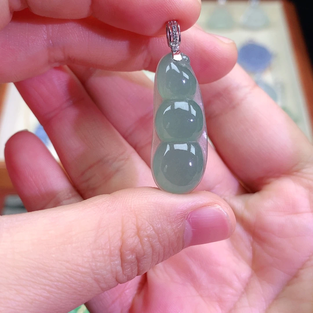 颈饰18K金镶嵌翡翠