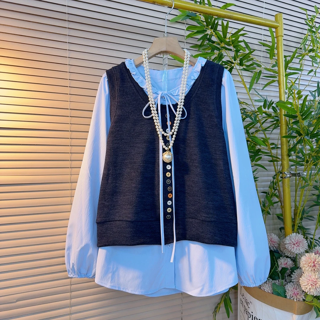 7932胖mm欧货气质减龄设计感彩扣针织马甲搭木耳花边衬衫时尚套装