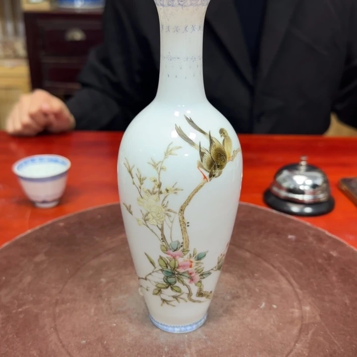 爱***主景德镇陶瓷艺术瓶