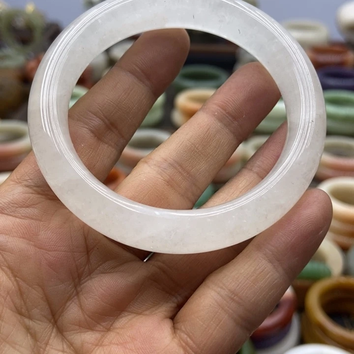 石英岩玉未镶嵌手镯白翠冰冰