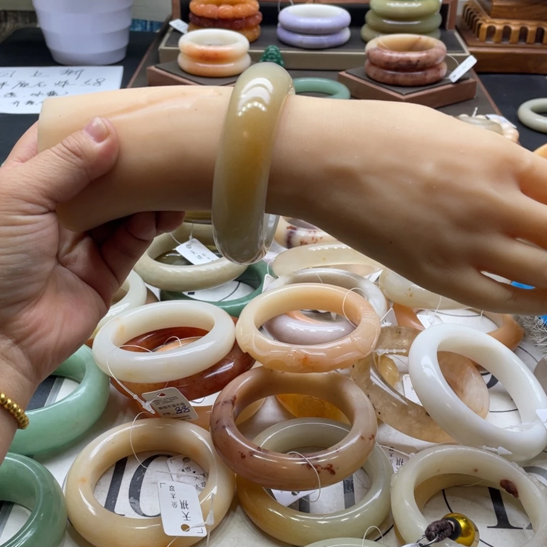 有***猫石英岩玉未镶嵌手镯