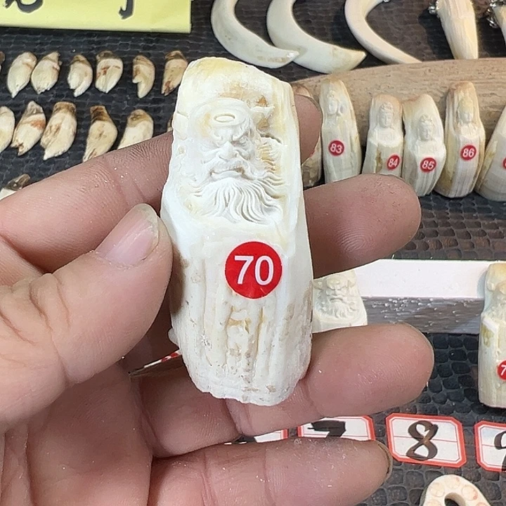 ****吉泥塑工艺品的制作