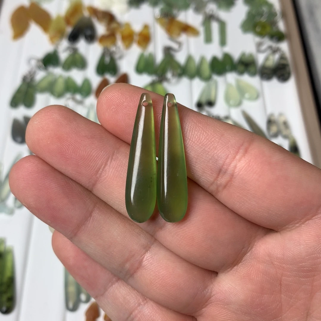 蛇纹石玉耳饰未镶嵌