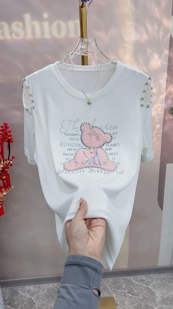 2025年。新款可爱小熊镶钻8023短袖显瘦气质时尚大码女装