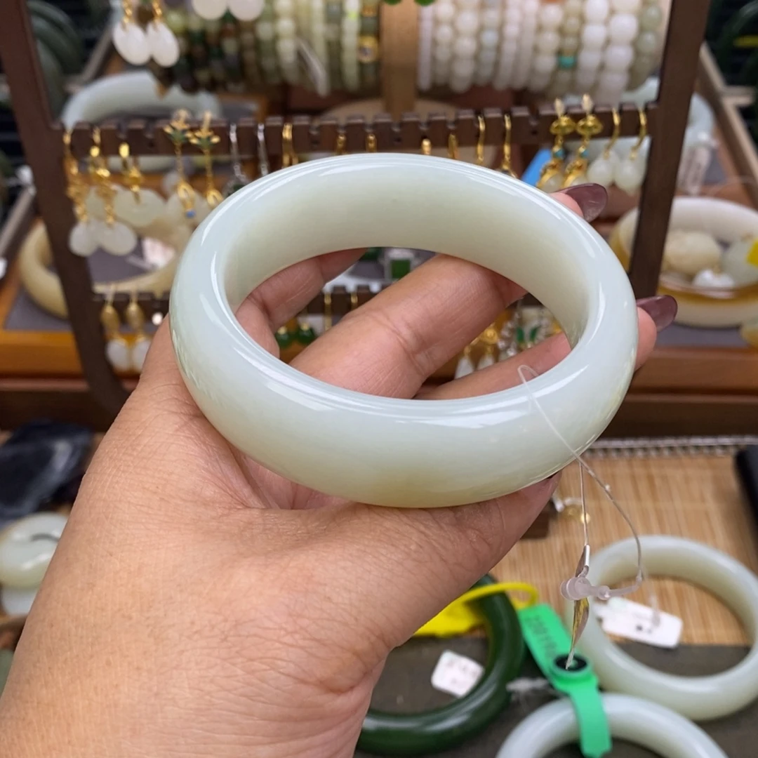 和田玉未镶嵌手镯