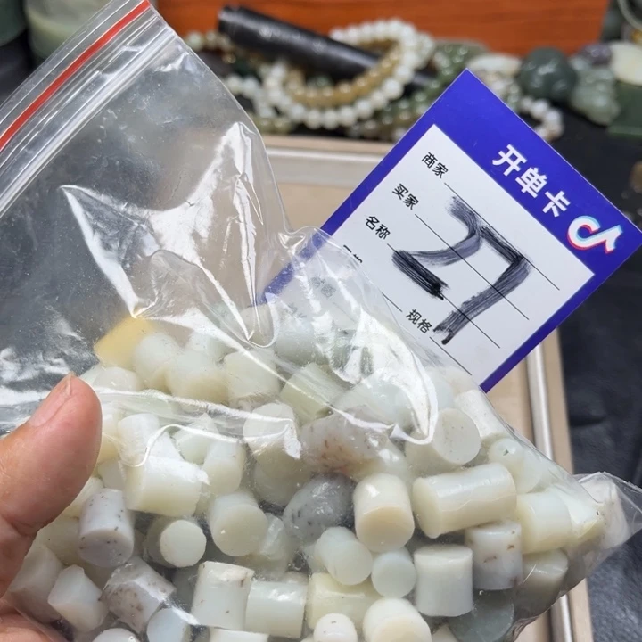 和田玉未镶嵌珠宝奇石锦**?
