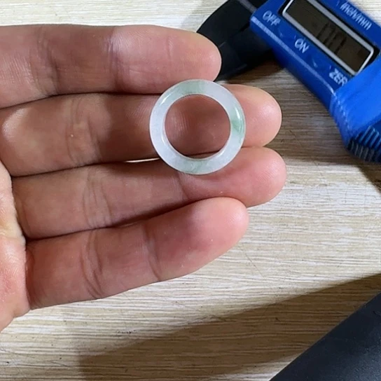翡翠戒圈未镶嵌糯冰种