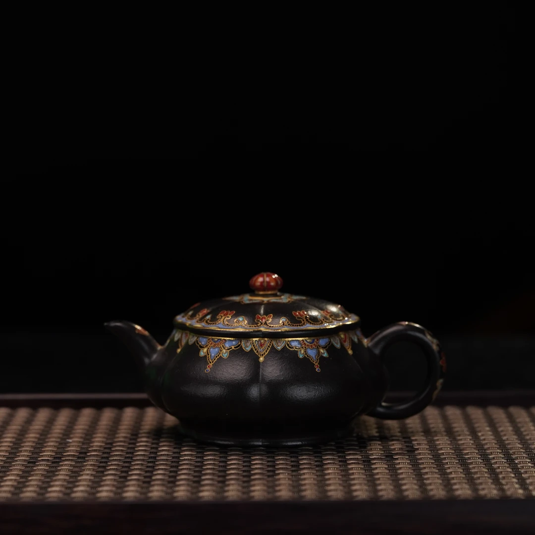 lot.21286 王颖 朱泥焐灰珐琅筋纹明炉壶 （宝相纹如意纹） 150cc