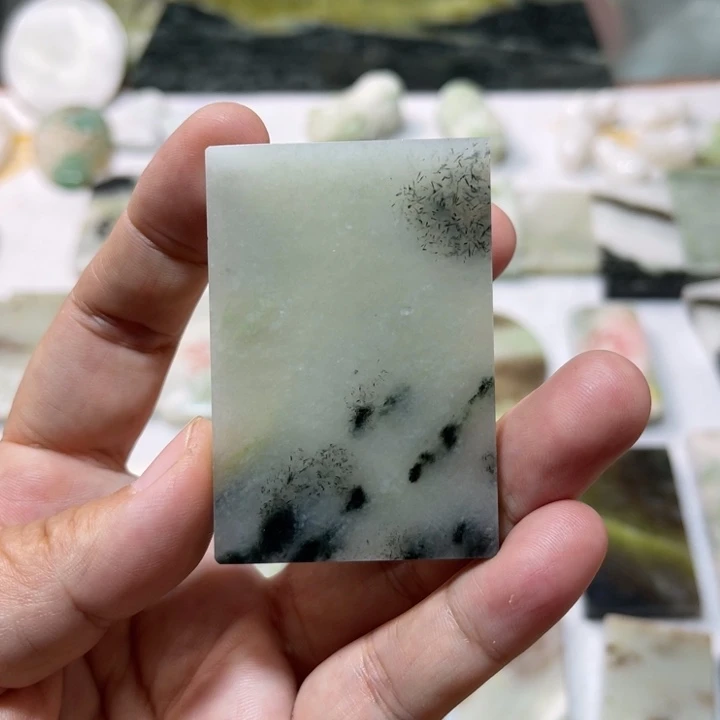 独山玉未镶嵌颈饰