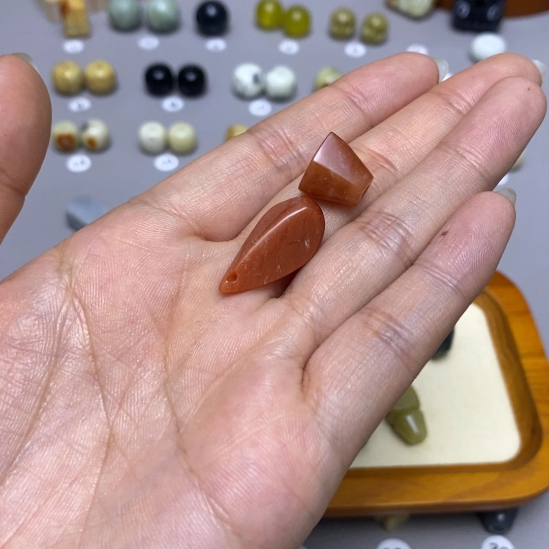 蛇纹石玉配饰合金冷**心