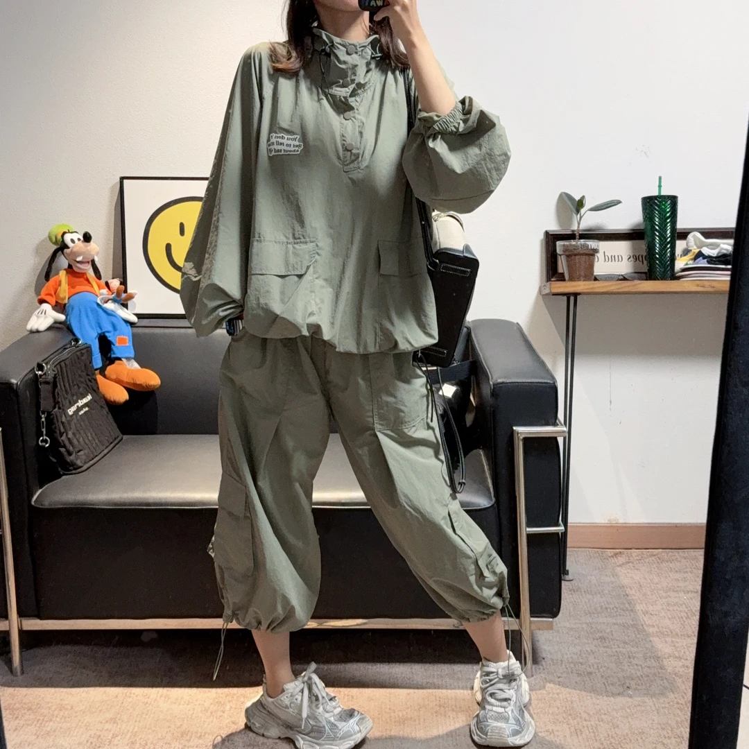 2025秋季新款高级感灰绿色连帽半系扣梭织长袖休闲套装女宽松洋气