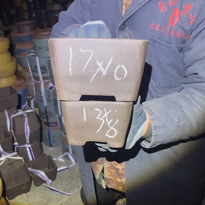 紫砂花盆紫砂花盆和一