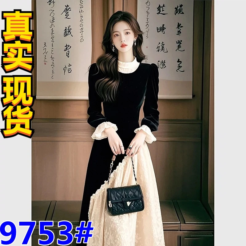 高端精致黑色丝绒蕾丝拼接连衣裙女2024冬季修身显瘦内搭打底长裙