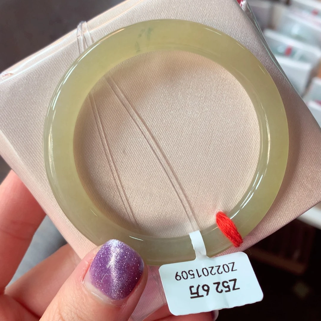 翡翠手镯（圆镯）未镶嵌33号85