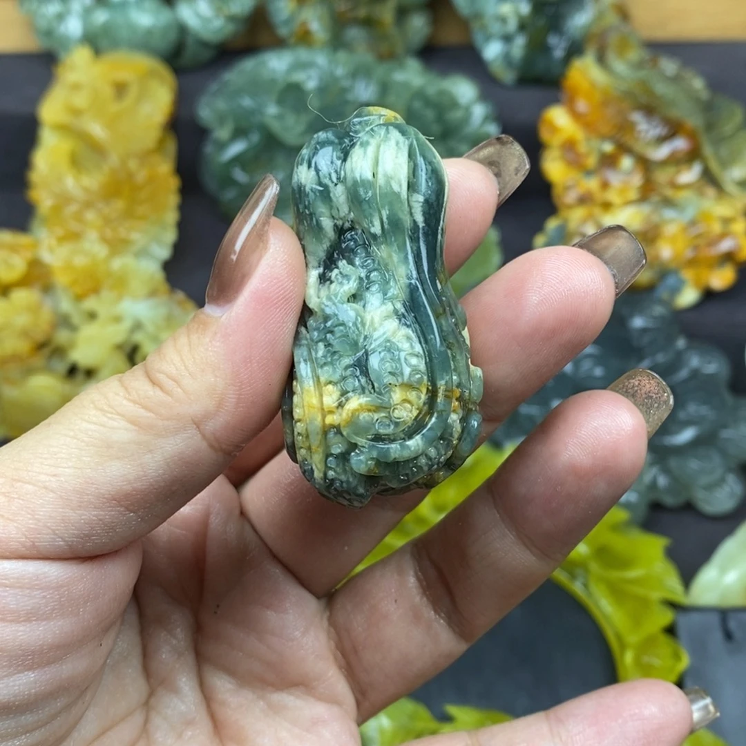 蛇纹石玉未镶嵌颈饰