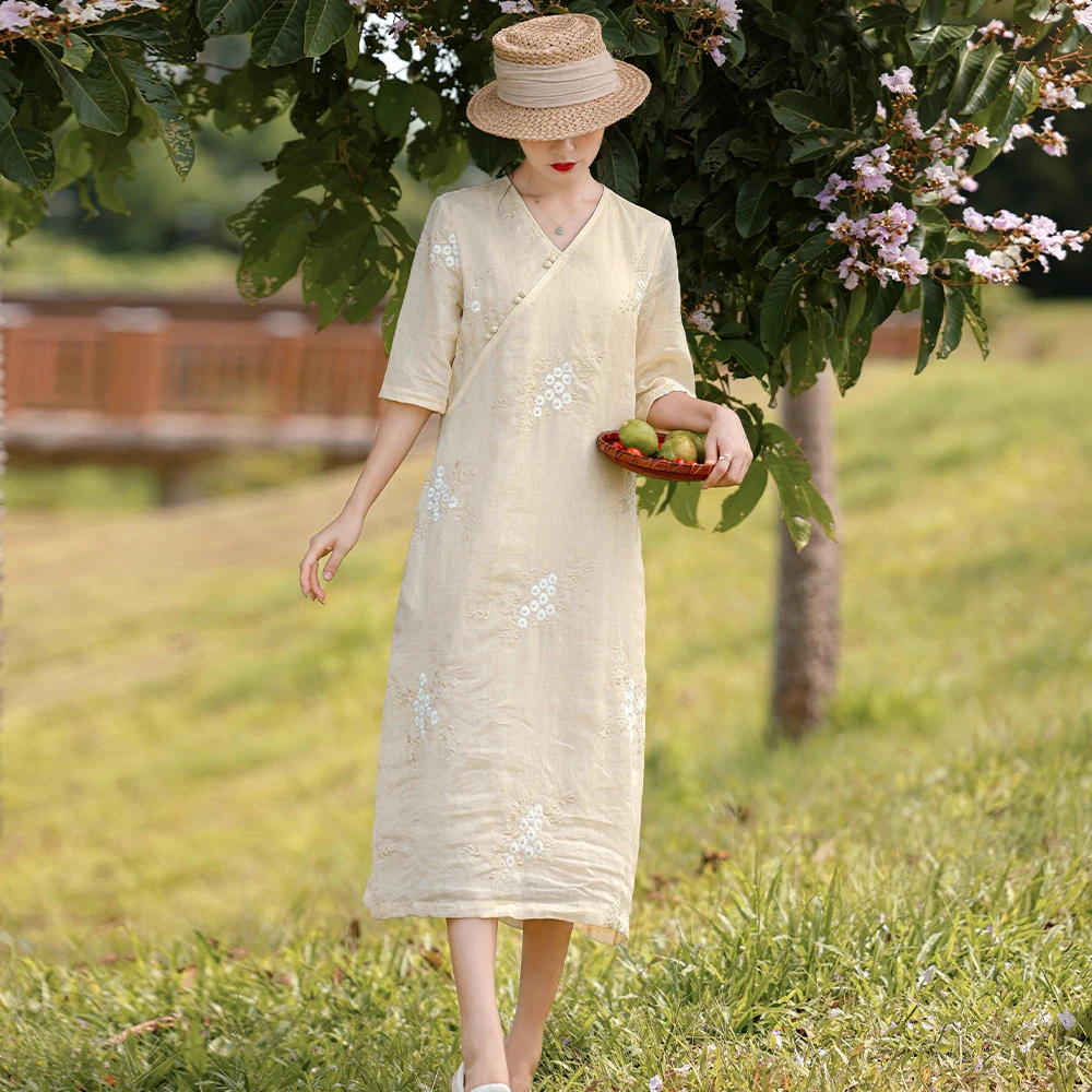 2025国风苎麻刺绣连衣裙改良V领中袖文艺绣花A字裙长裙