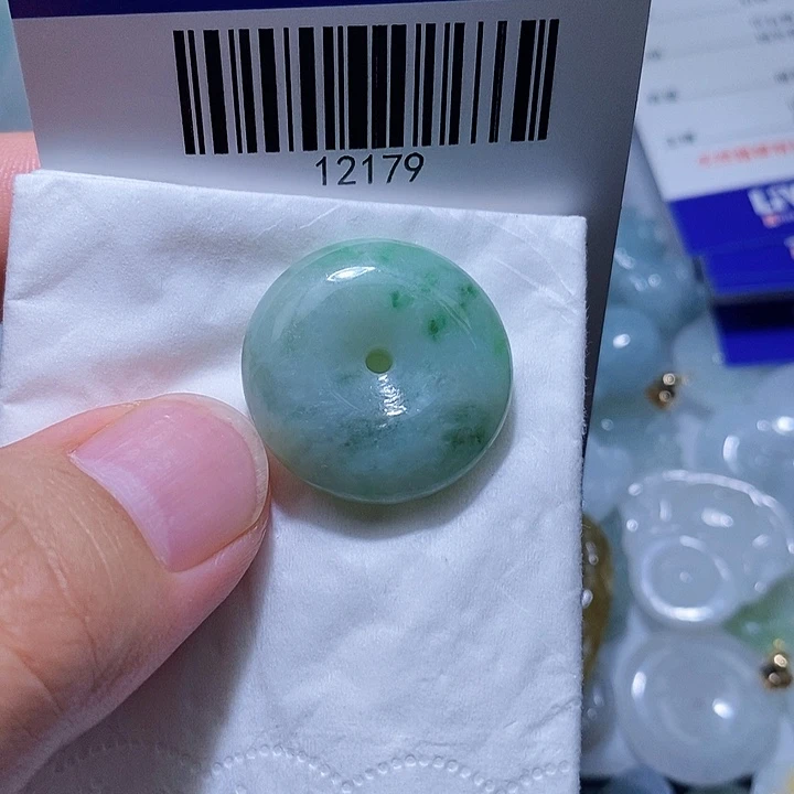 翡翠未镶嵌颈饰天光墟翡翠市场现金代购