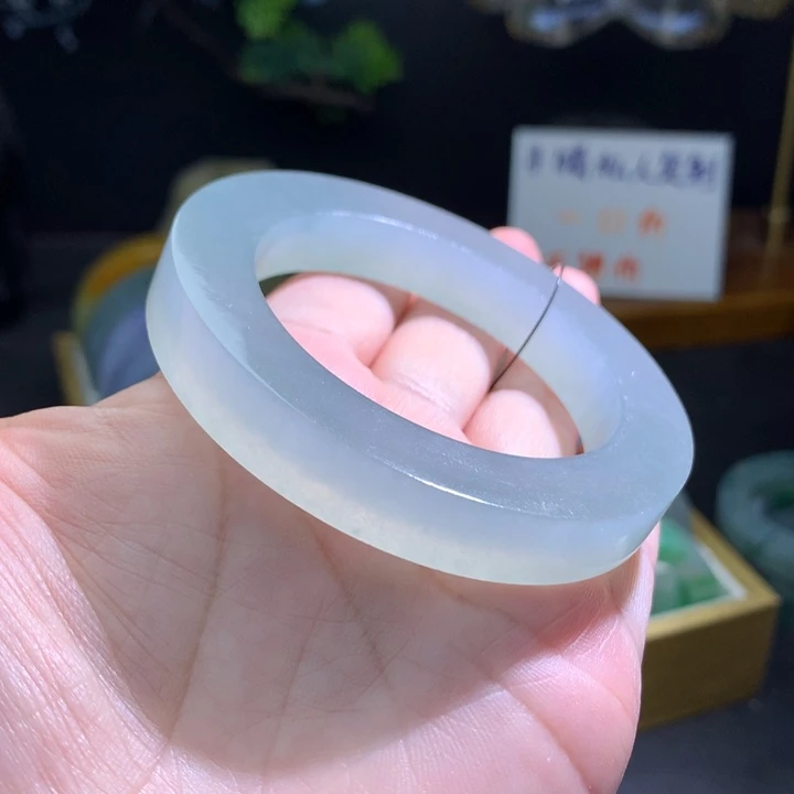 定制翡翠未镶嵌翡翠手镯