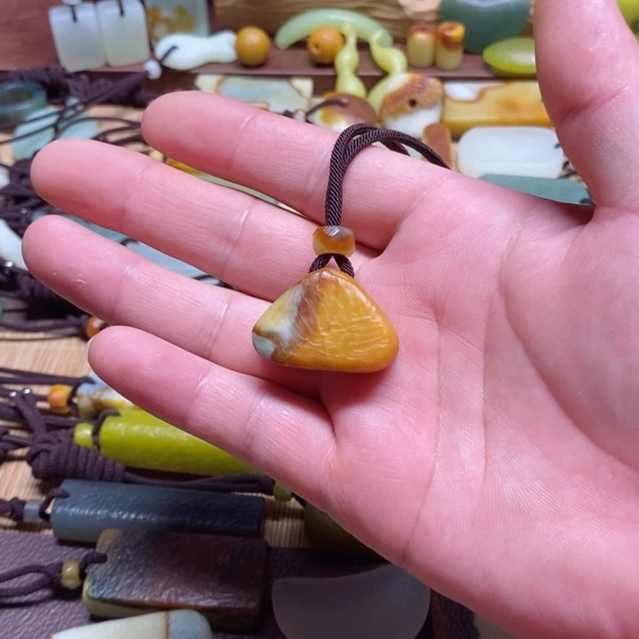 蛇纹石玉挂件未镶嵌竹**风