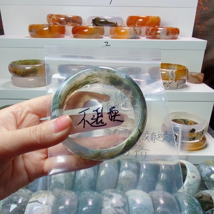 玛瑙/玉髓手镯未镶嵌翠**。