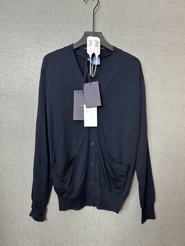 99新 Prada/普拉达 藏青色开衫36码