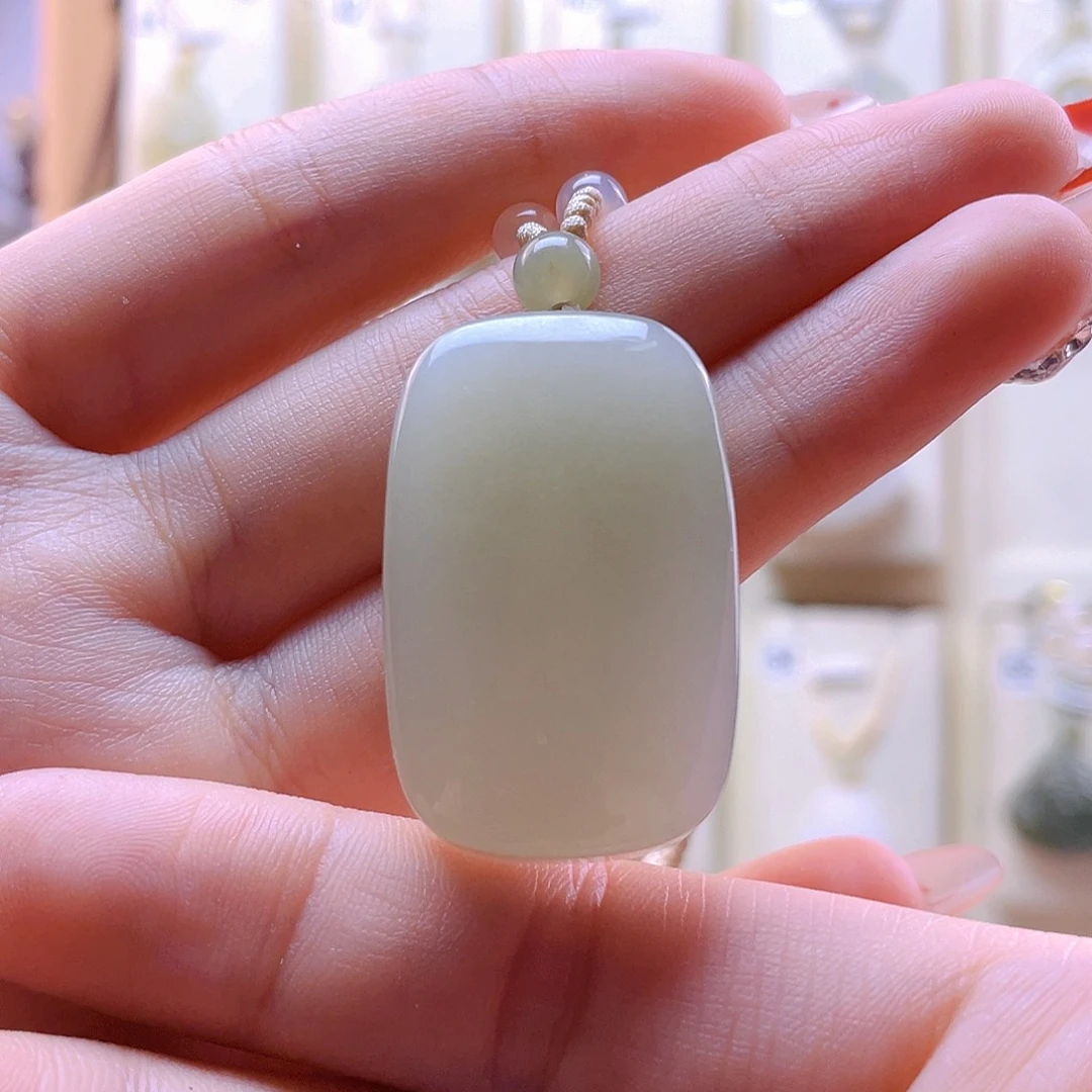 和田玉吊坠(赠链)未镶嵌小*