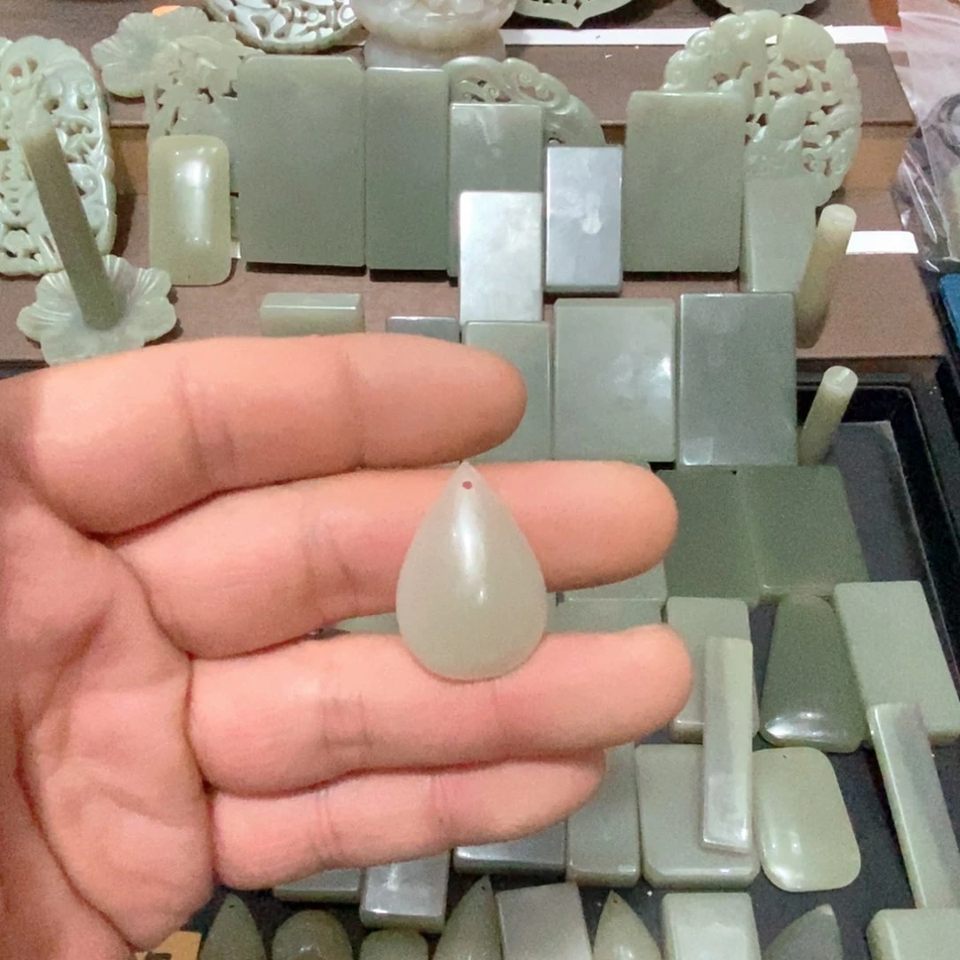 和田玉未镶嵌颈饰小**?9