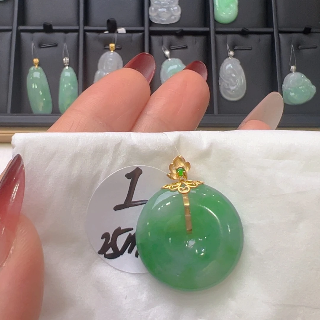 翡翠18K金镶嵌颈饰