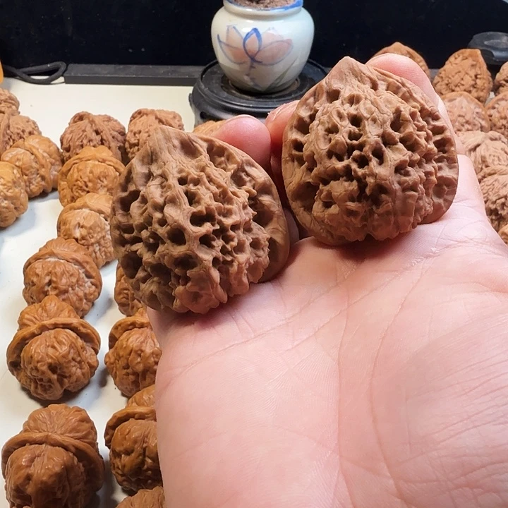 文玩核桃把件深**紫官帽