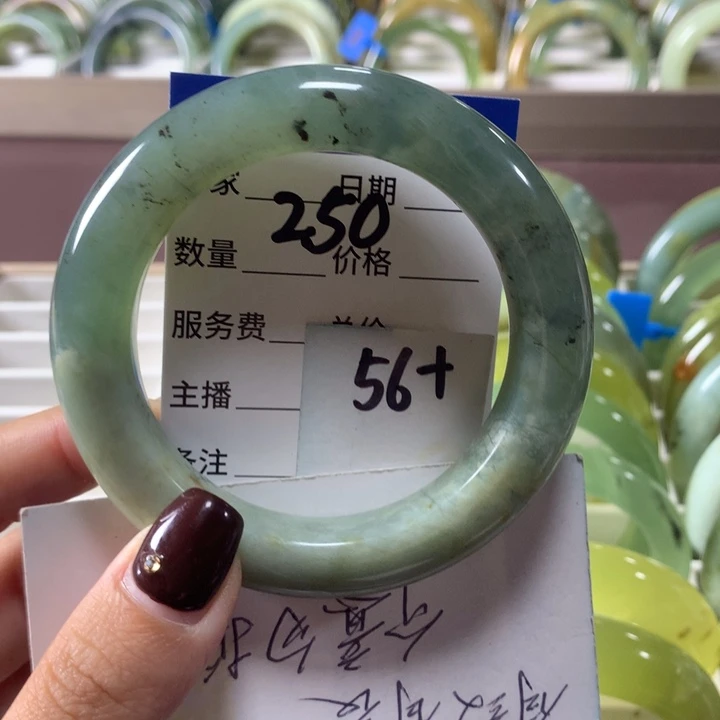 蛇纹石玉未镶嵌手镯250