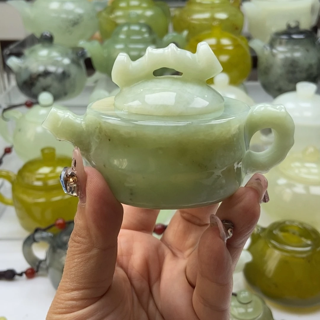 蛇纹石玉未镶嵌壶