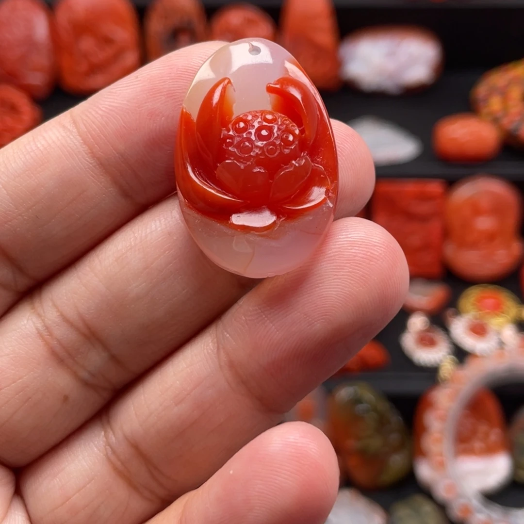 南红玛瑙未镶嵌红白俏色莲花