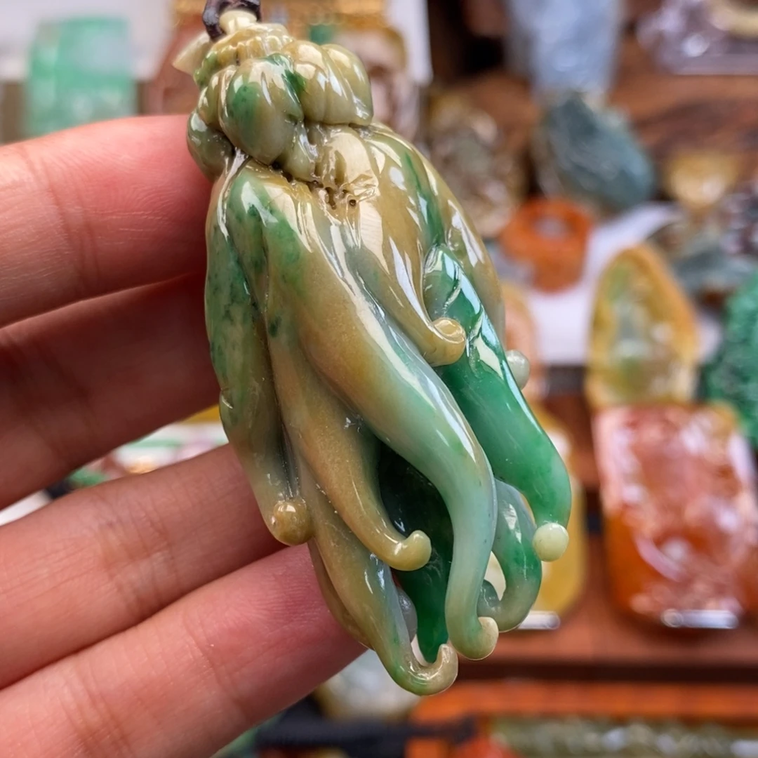 翡翠未镶嵌颈饰佛手瓜
