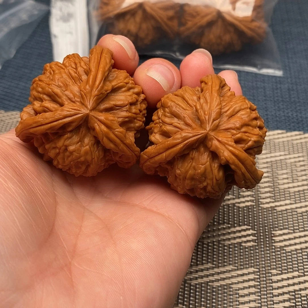 朱***华文玩核桃吊坠三棱