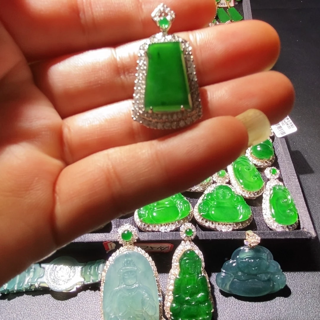 翡翠未镶嵌吊坠(赠链)A货翡翠9